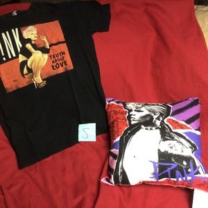 PINK,Truth About Love tour T-shirt and pillow